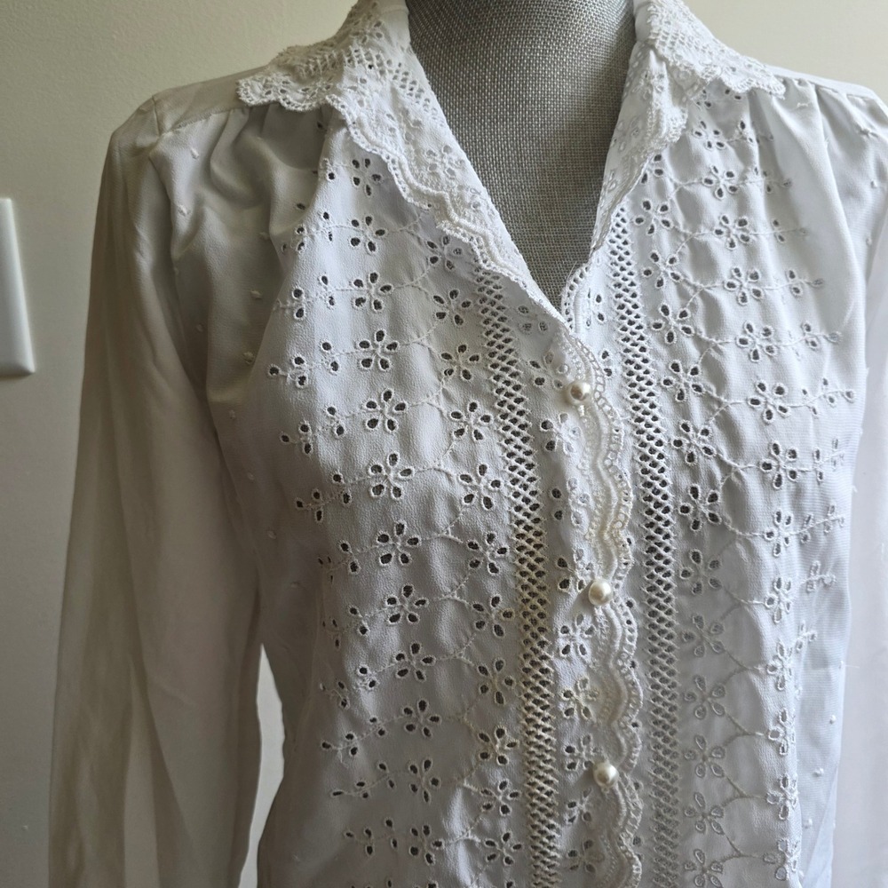 Vintage Union Made White Eyelet Lace Blouse Coquette Pearl Button Top USA Made